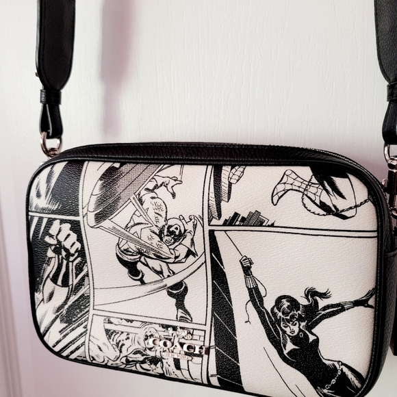 Marvel x Coach Crossbody - Picture 5 of 16